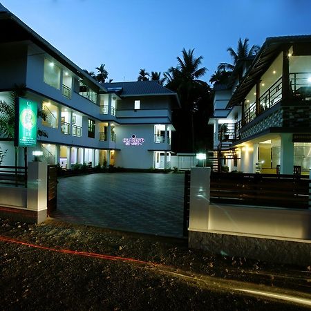 Clirind Resort Athirappilly Exteriör bild