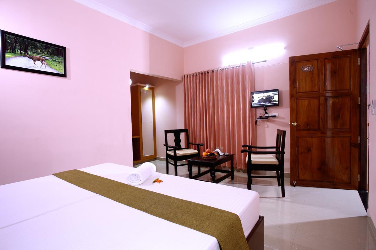 Clirind Resort Athirappilly Exteriör bild