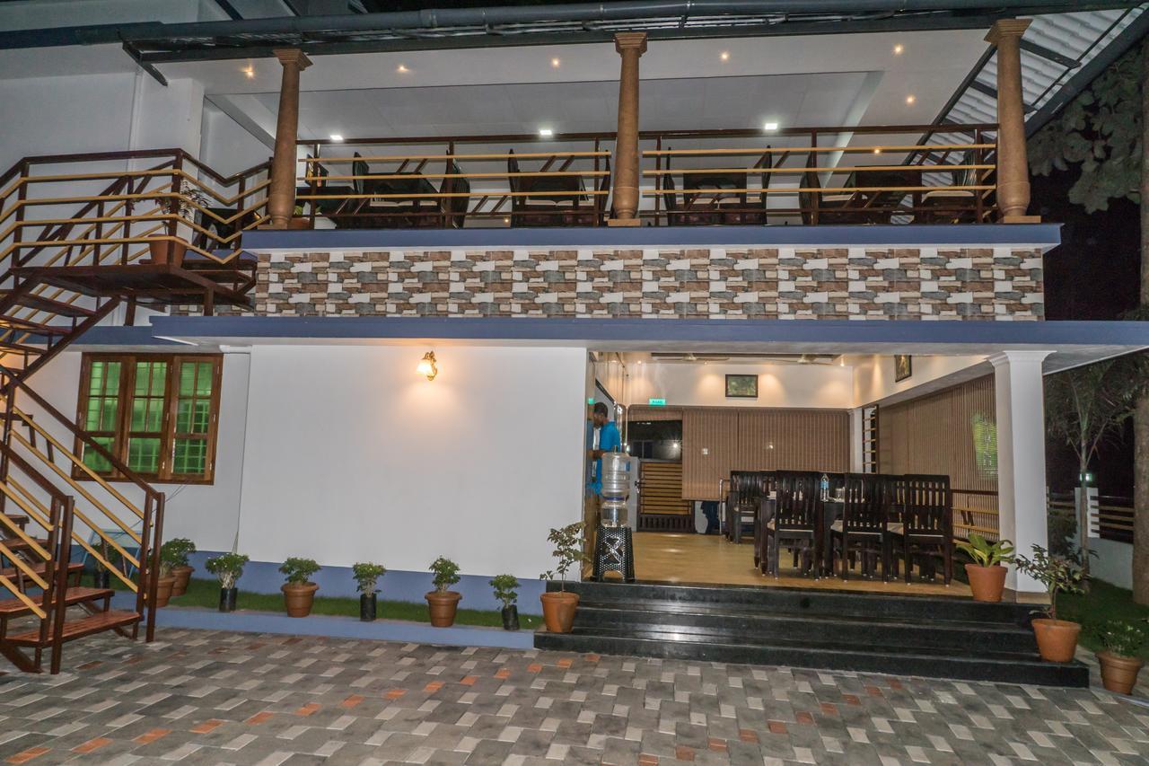 Clirind Resort Athirappilly Exteriör bild