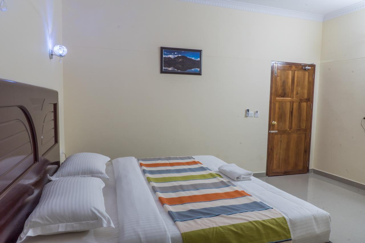 Clirind Resort Athirappilly Exteriör bild