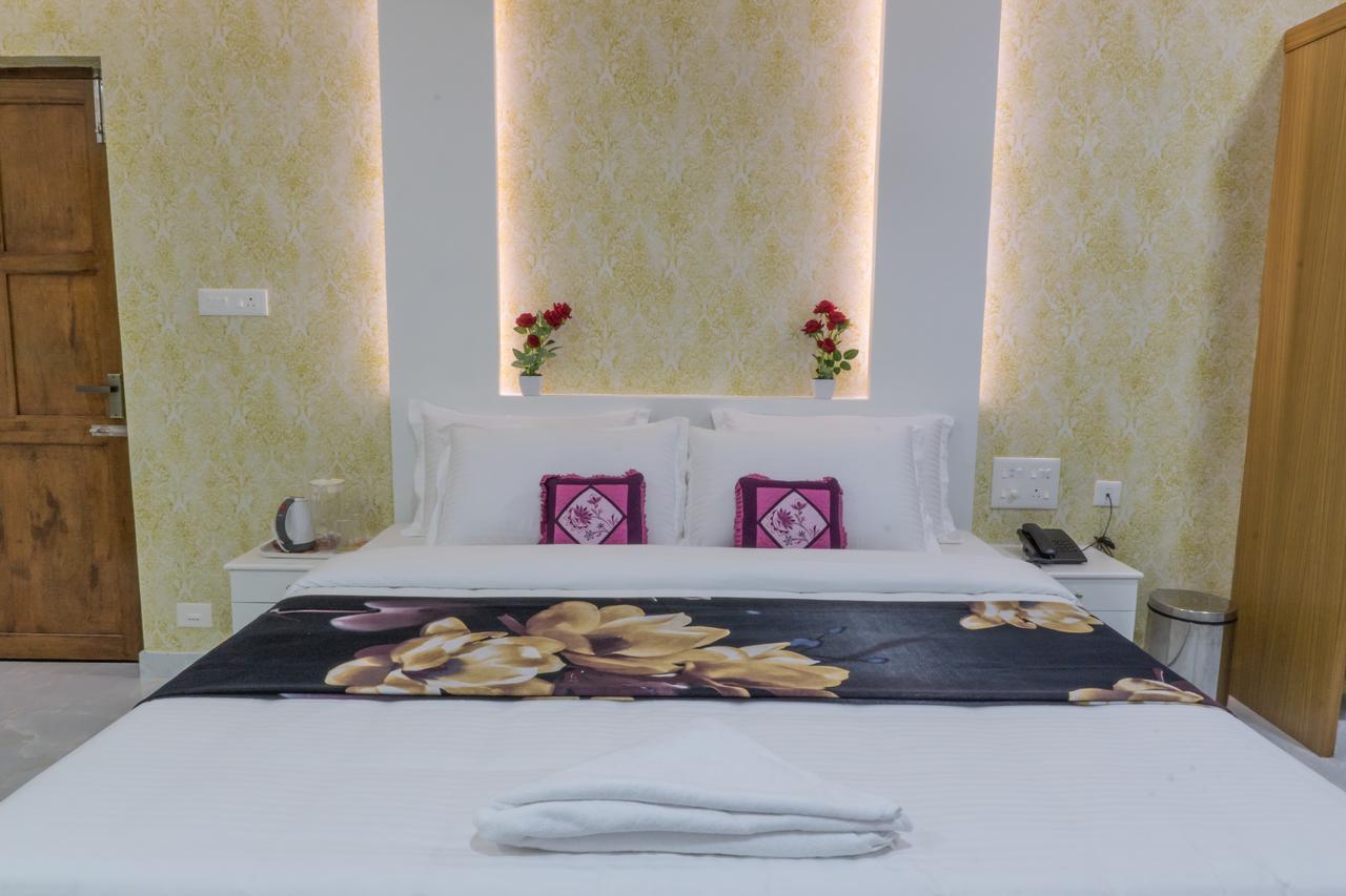 Clirind Resort Athirappilly Exteriör bild