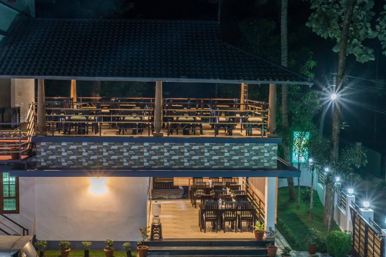 Clirind Resort Athirappilly Exteriör bild